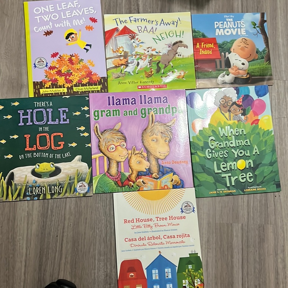 7 Childrens Books like new